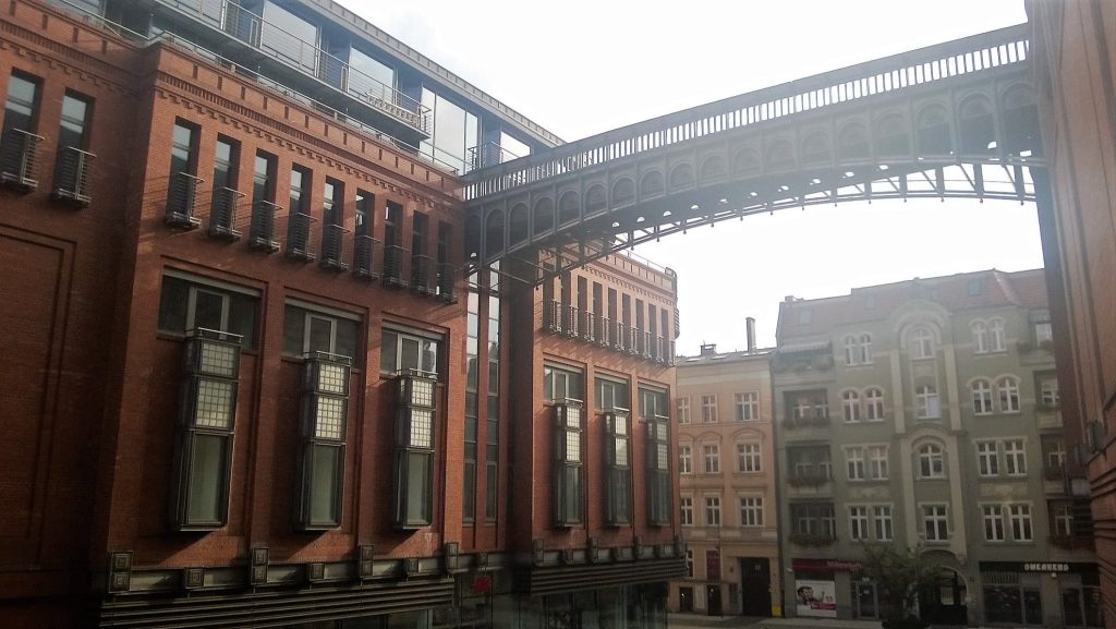 Poznań (część Starego Browaru). Podpis: Dialekt wielkopolski w stolicy województwa. Czy w Starym Browarze znajdziecie antrejkę? Fot. Joanna Łaszcz